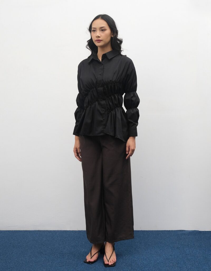 Alternative view of SHOPATALEEN - Nara Black | Kemeja Hitam Wanita Chic Edgy Oversize Lengan Panjang Bahan Adem Kekinian