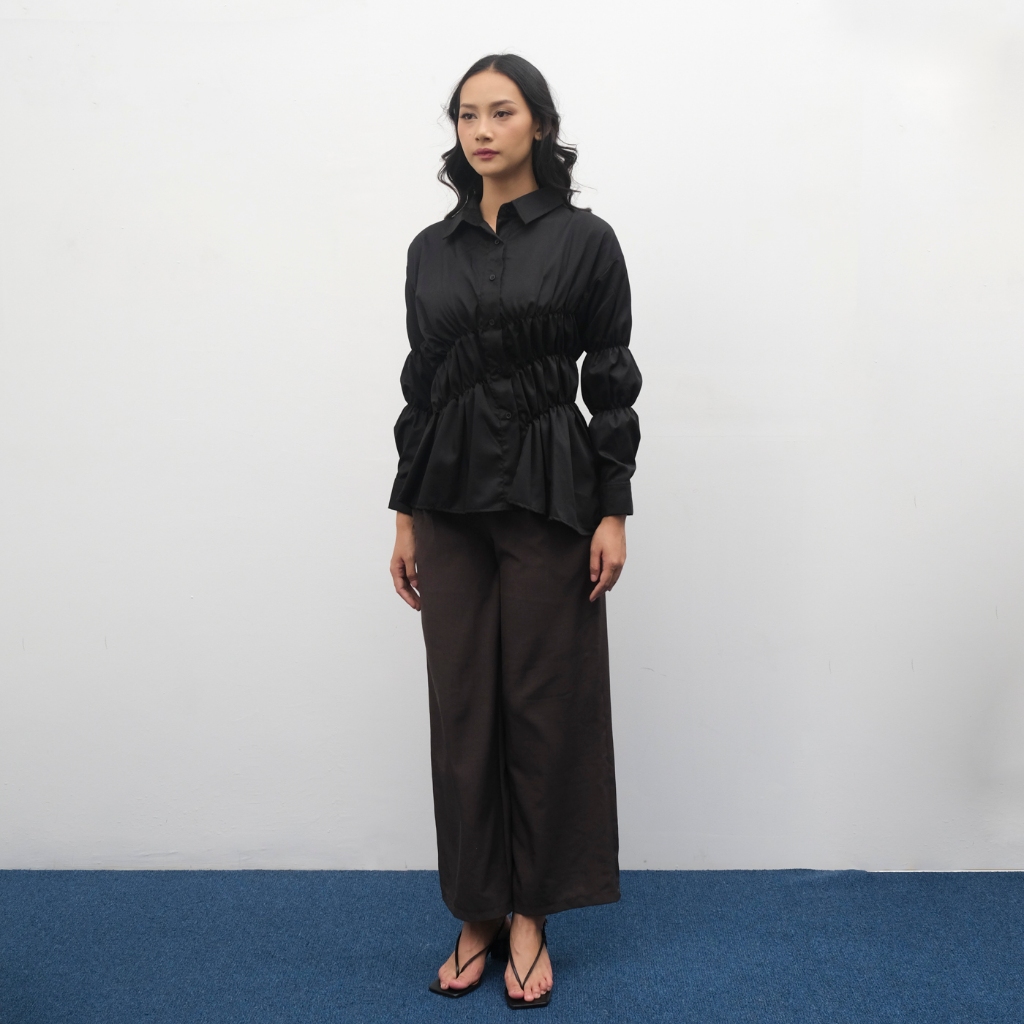 SHOPATALEEN - Nara Black | Kemeja Hitam Wanita Chic Edgy Oversize Lengan Panjang Bahan Adem Kekinian - Image 2